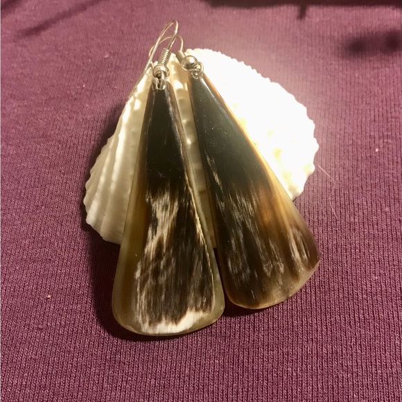 VINTAGE HAND CARVED BONE DANGLE - Picture 2 of 5